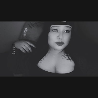 shana19xx's profile picture. #Est19XX #LaceUp