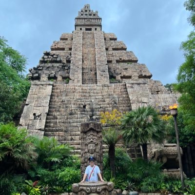 ryanloolion's profile picture. 