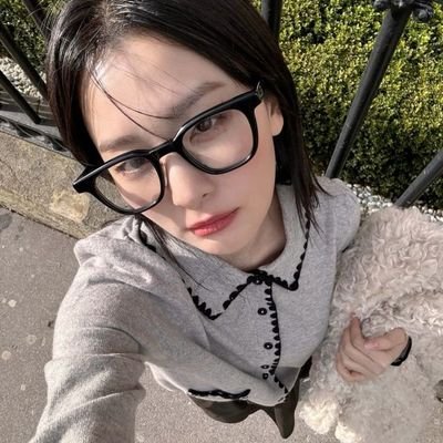 soy una niña cansada de estar caminando sin rumbo y sin humor.
