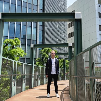 またダーツ投げてます。(身体と相談しながら)スノボーも10年近くやってましたが、身体がダメになり出来なくなりました(T-T) タバコの煙が死ぬ程嫌いです。 2005年からIT人材派遣会社やってます。Korean/Living in Japan since 2001