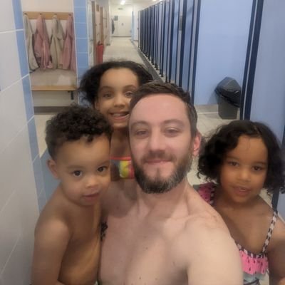 ChrisJe28643236's profile picture. 