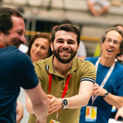 Faço muitas cenas a tempo parcial. Talvez seja eu a tempo inteiro. Simp do Piketty, Polanyi, Byung-Chul Han, Proudhon e Maria da Conceição Tavares.
@asdprojeto