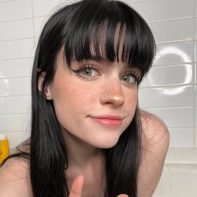 23,What you want¿?selling sexy content ,vids/pics /facetime .(paypig,findom,femdom ,cashslaves❤️😈domme mom😈, hmu let me humiliate u 😈