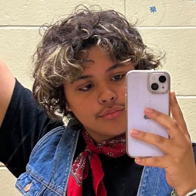 piscesbutch's profile picture. professional carpet muncher + tornado chaser (he)