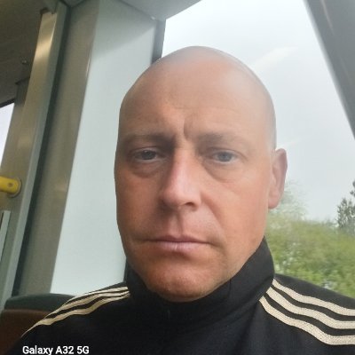 44j altijd klaar om de meeste te helpen en probeer vrijwilligerswerk te doen om mensen te helpen waar ik maar kan. Is ook beter voor mogelijkheden. Wel zwak rug