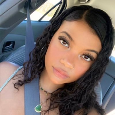 RiahCurlz's profile picture. i luv video games