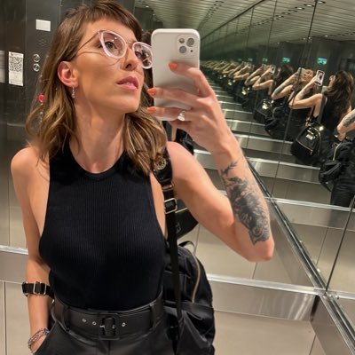 Lic en Com. Audiovisual. Locutora. Tec. en Neurolingüísta. Terapeuta en Adicciones. Mendocina. Lic. en Psicóloga (loading)