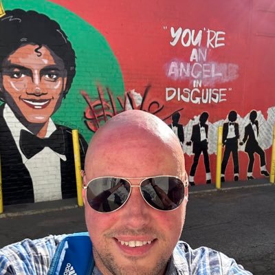 Burton Albion fan who loves old school music 🎶 especially the king of pop Michael Jackson 🕺