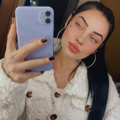 só ando com a fé, eu n conto cm a sorte 🎶🙏📿 21 aninhos, aquariana ♒️