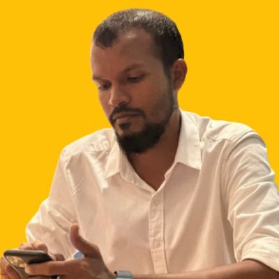 Proud Muslim. Proud Maldivian. I ❤️ #MUFC https://t.co/v4jWHvafqL