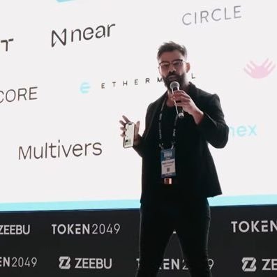 Investidor e Analista Cripto com 7 anos de experiência. Criador do bordão: 'informação Gera Antecipação' Insights sobre criptomoedas e blockchain.