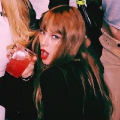shadowarner's profile picture. dir. by greta gerwig