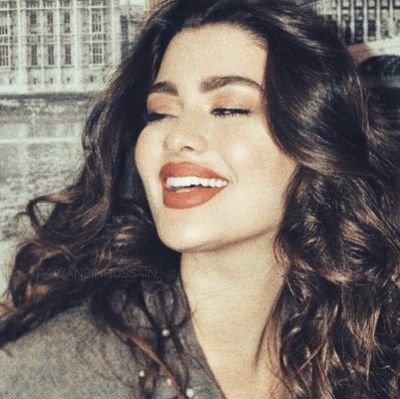 - هُنا إبنيَّة أزوييه ،
مُتيمه فِ حب الشعر وصُوب خلِيل ،
تحِب محمد اللافي وبوسته جداً .
-ليبيا ، اجدابيا .