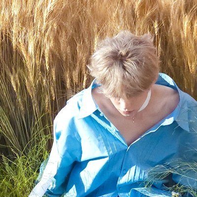 hollytm_'s profile picture. parasocially in love with txt and bts