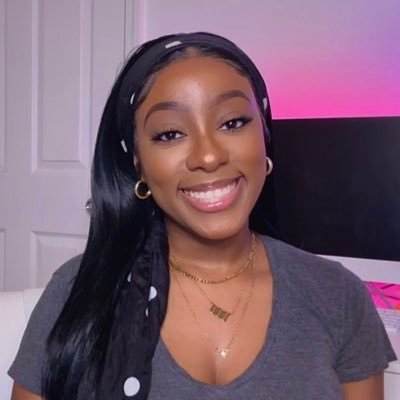 I know I’m your favorite :) | IG: createdby.candi