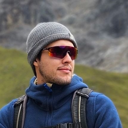 Gosto de cozinhar e viajar, trabalho com finanças, esportista no tempo livre e Corinthiano.
O que mais tem aqui é gente que não faz ideia do que tá falando.
