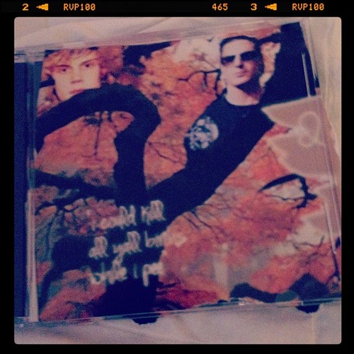 IIzBlack's profile picture. This is my twitter is to promote my music and chat with all my fans. I have an album coming out soon featuring Gkirk. So go buy it when it's out. love you .xx