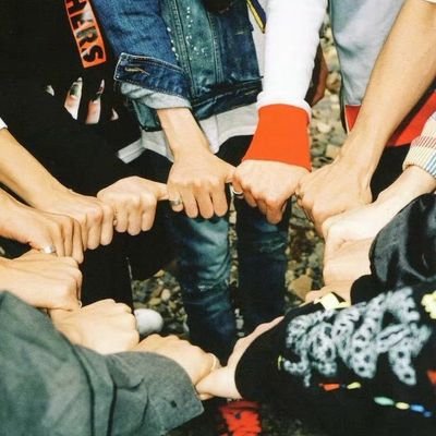 only SEVENTEEN and carat here. stream and vote. updating some data.