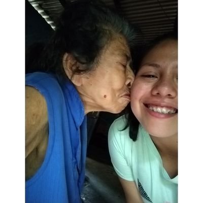 Vivir la vida al 100💙
El amor no a llegado a mi vida😵
Una frías y feliz de la vida🥺