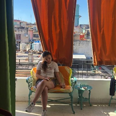 Politóloga por la Universidad de Valencia.
Actualmente cursando el Master de Estudios Contemporáneos de América Latina en la UCM