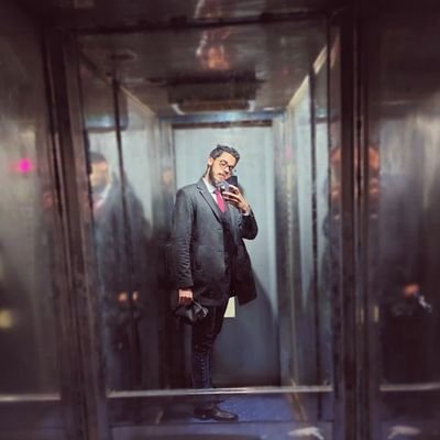 عبدٌ لله الواحد                                                                           
                                 رجلٌ حُر