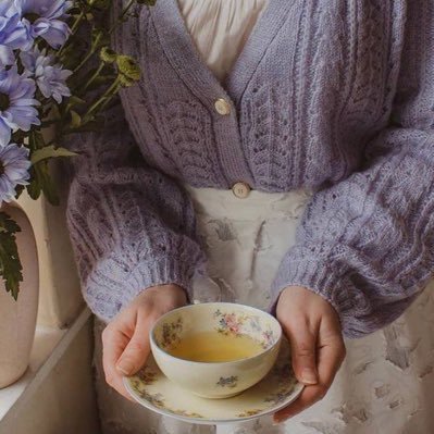 aljawharuh142's profile picture. "سنحيا بعد كُربتنا ربيعًـا. 🤍"