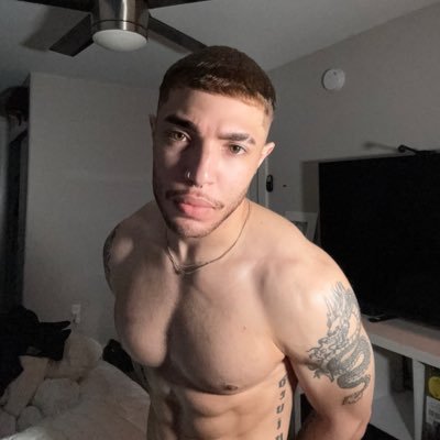 Official Account | 24 | Catch me replying on OnlyFans 👑 | FREE link in bio | Turn on post notis 📲 | 18+