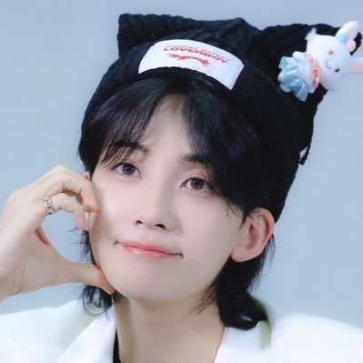 just arguing and being gay with a hint of delulu ♡︎*・˚ˑ༄ؘ