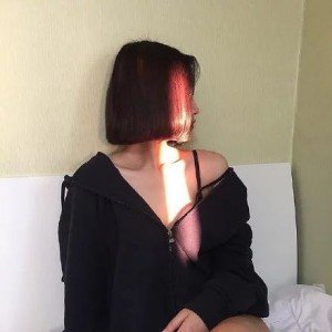 izi132904's profile picture. 