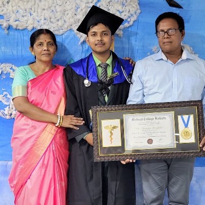 TanmoyTarafder4's profile picture. Studying Medicine At Calcutta Medical College , 88 College Street 😌