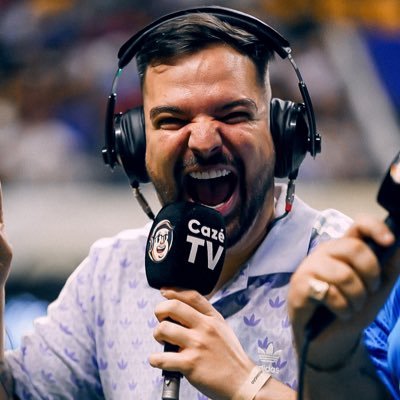 leandrokaramm's profile picture. Meu apelido é Brocador, pareço com o Ashton Kutcher, por vezes sou mais intelectual que a Clarisse Lispector e as vezes mais burro do que o Neymar. 🏁