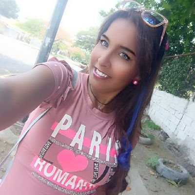 Soy una chica tierna de bellos sentimiento. Estudio Diseño Grafico, Amante de la Fotografía. La Música es mi Pasión y el Baile mi Delirio.
