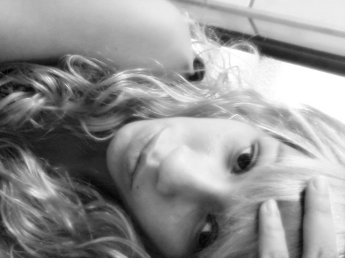 by! ........16 anos,não me rotule okey,vcs saum um bando d pau nu cú,FODA-SE VCS ! 2bjs;*