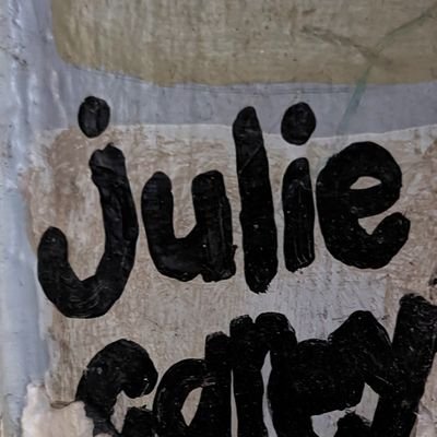 Julie B 🦄🎩 Profile