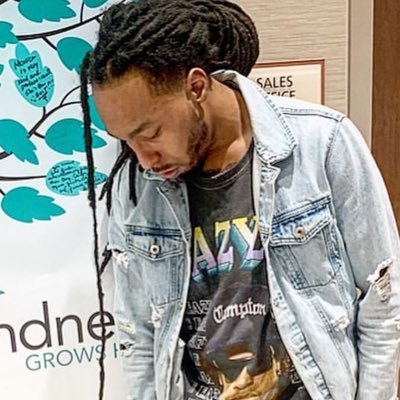Creatîve Dîrector Brand ManagerMuse @HibridCollection Hackd Tw @TheSativaLife MKE to Skrewston H⬆️Br⬆️D .. DFS Gambler #SpankinShitUniversityDFS Owner