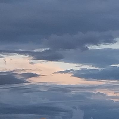 heda2010's profile picture. V 💞
"Je voulais surtout passer par vos bras."
(La bonne année)