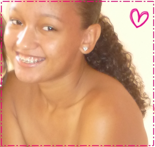 A pαrte coloriidα dα suα vidα pretα e branca. 
Menininha com defeitos e qualidades.
Posso não ser a MELHOR, mas com certeza faço a diferença ♥