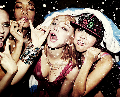 Apenas 3 garotas bêbadas vivendo a vida nesse mundo surreal e estressante, sendo feliz *w* #Since: 29/01/12 Donas: Jessie, Nathy e Vii *-*