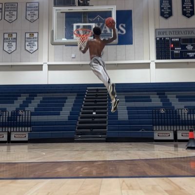 HardimanJoshua's profile picture. 6’6 🏀 HIU