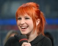 Eu agradeço muito a você por existir você é minha inspiração você torna meu dia melhor a cada sorriso que você da te amo muito Hayley.