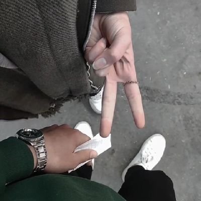 life is too short for bad vibes 🖇️.