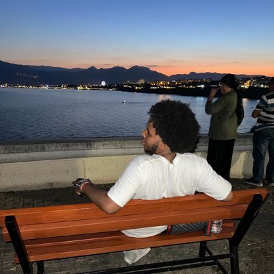 MoeyyR's profile picture. Idk I just work here