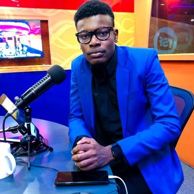 Communicateur Social🎛️📡
Journaliste 🎙️📻
Présentateur 📺
Photographe 📸
Formateur ✍🏾