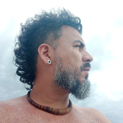 Buscando bons momentos na rede do ódio, seguindo futebol, política, cultura popular e impopular!
@Corinthians @SantaCruzFC @garantido @stpauli #OsamaBinReggae