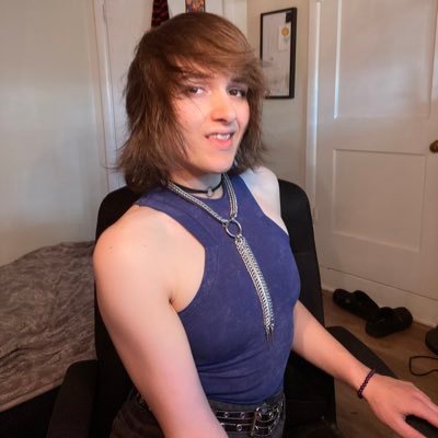 Just a lil' Snail Girl, on a journey to touch grass (and ass) come hang out :)