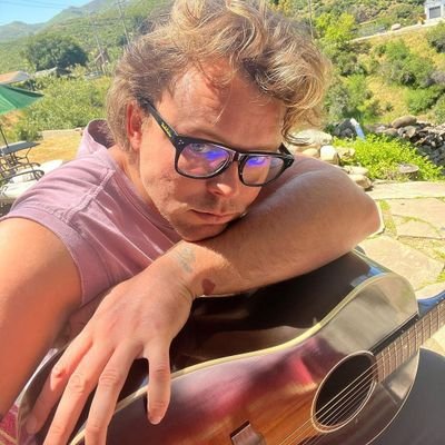 Australian 🇦🇺 | Drummer 🥁 | 5 Seconds Of Summer | Bry♡08.24.14|10.07.22 | Dad To Fletcher, Sage & June | Parody Account