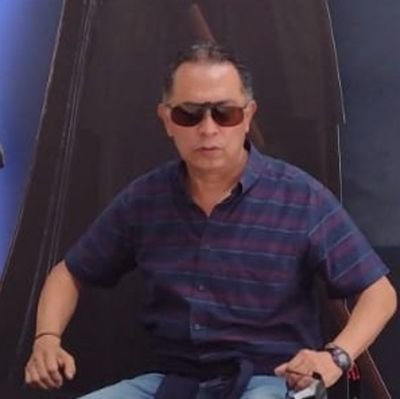 Psicólogo (UNAM). Divertido, irreverente, humor negro, teatro, cine, reír, bailar, cero alcohol, cero fumar, música y sexo extremo (jajajaja)...4T yyyyyyy ?