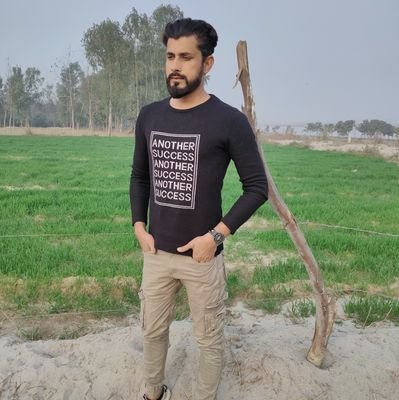 Adat Apni Kharab Nahi Bas Zindagi Thodi Royal Jite Hain.....
