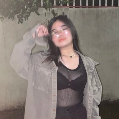 sheigreentea's profile picture. your lips, my lips. apocalypse.