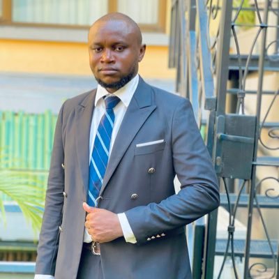 Entrepreneur, Journaliste, informaticien, Étudiant en Droit, patriote et passionné de la politique et du développement de mon pays et mécontent des politiciens